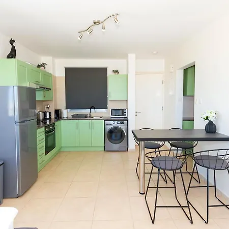 Sea View Apt*spacious Balcony*200m To The * Паралимни